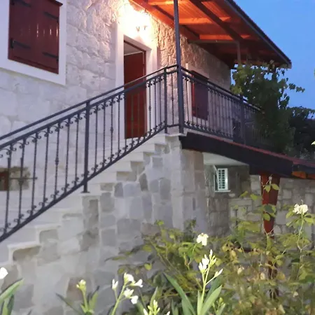 Сasa de vacaciones Village House For Rest Jesenice (Split-Dalmatia)