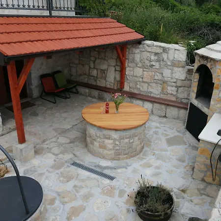 Village House For Rest Сasa de vacaciones *